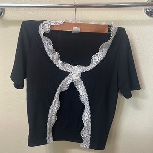 One by One Black Shirt with White Laced Collar